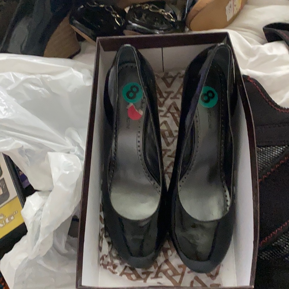Black wedges